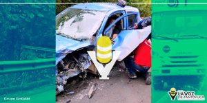 Maestra de Tantoyuca termina prensada tras aparatoso choque