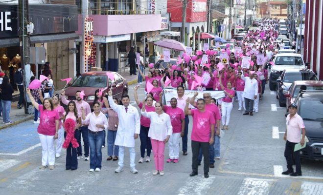 DIF Tantoyuca participa en marcha conmemorativa contra el cáncer de mama