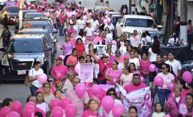 DIF Tantoyuca participa en marcha conmemorativa contra el cáncer de mama