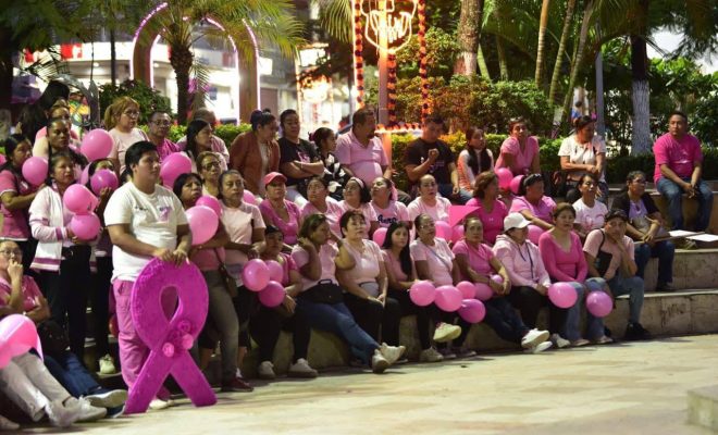 DIF Tantoyuca participa en marcha conmemorativa contra el cáncer de mama