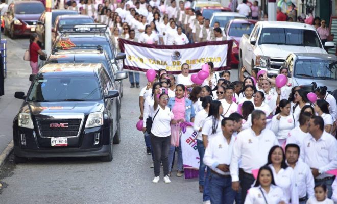 DIF Tantoyuca participa en marcha conmemorativa contra el cáncer de mama