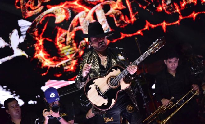 5127538198459387567 Los Dos Carnales protagonizan una noche multitudinaria en Xantolo 2026 en Tantoyuca