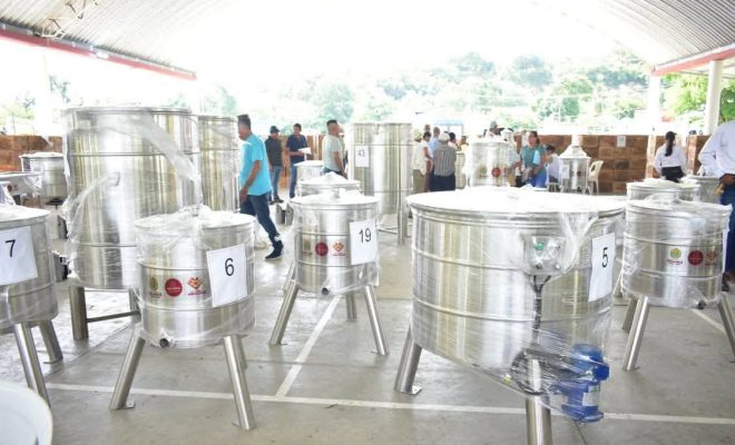 Clic en la imagen para ampliarla. Tantoyuca fortalece la producción de miel con apoyos para apicultores y meliponicultores