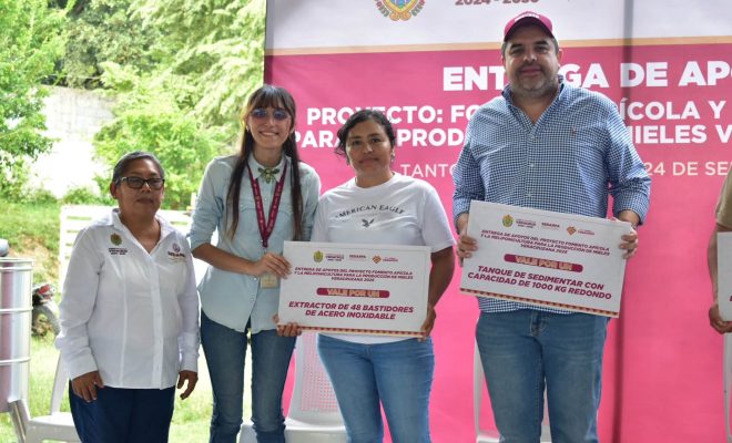 Clic en la imagen para ampliarla. Tantoyuca fortalece la producción de miel con apoyos para apicultores y meliponicultores
