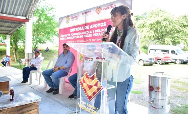 Clic en la imagen para ampliarla. Tantoyuca fortalece la producción de miel con apoyos para apicultores y meliponicultores