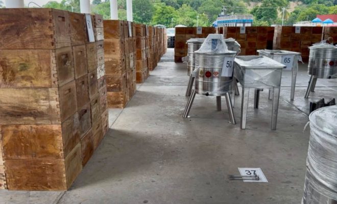 Clic en la imagen para ampliarla. Tantoyuca fortalece la producción de miel con apoyos para apicultores y meliponicultores