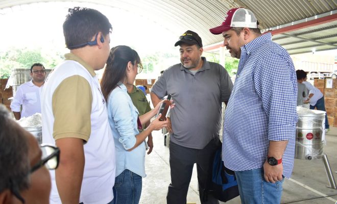 Clic en la imagen para ampliarla. Tantoyuca fortalece la producción de miel con apoyos para apicultores y meliponicultores