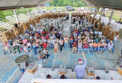 Tantoyuca fortalece la producción de miel con apoyos para apicultores y meliponicultores