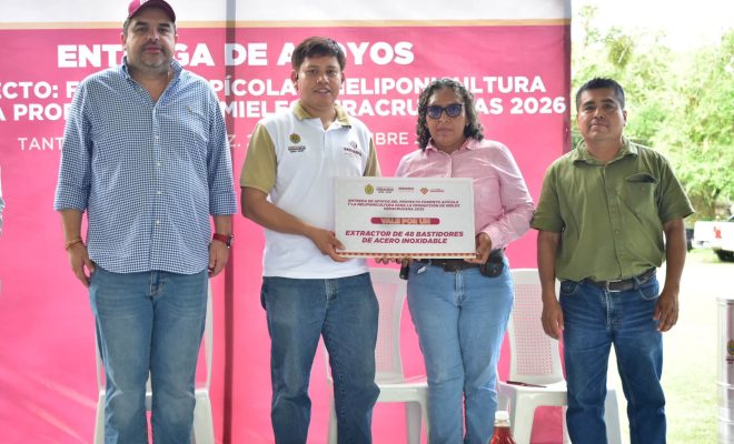 Clic en la imagen para ampliarla. Tantoyuca fortalece la producción de miel con apoyos para apicultores y meliponicultores