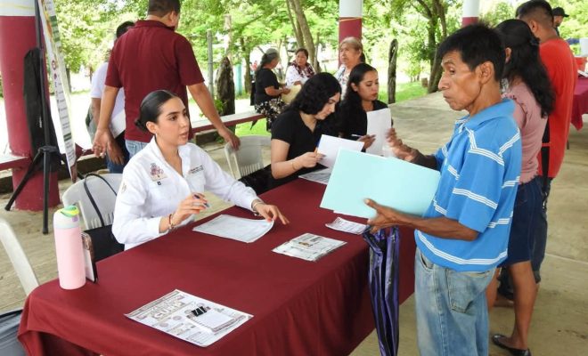 Clic en la imagen para ampliarla. Gobierno Municipal de Tantoyuca acerca servicios de distintas áreas a la comunidad de Trapiche, Chote