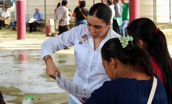 Clic en la imagen para ampliarla. Gobierno Municipal de Tantoyuca acerca servicios de distintas áreas a la comunidad de Trapiche, Chote