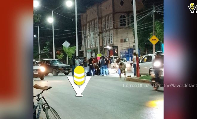 Clic en la imagen para ampliarla. Conductor atropella a motociclistas, en Huejutla