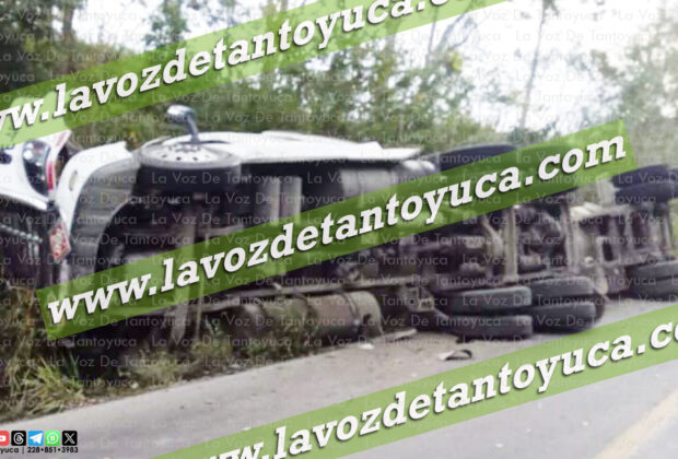 Vuelca pipa cargada de gasolina en la Alazán - Canoas