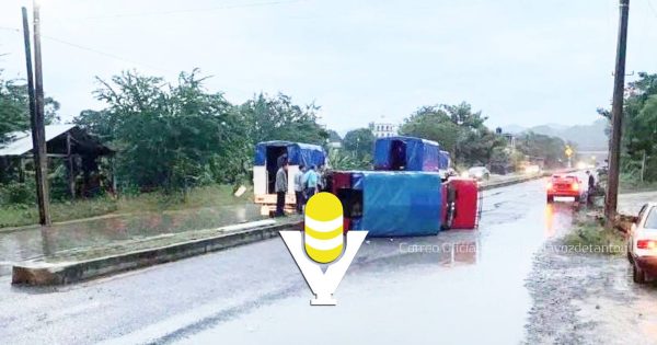 Varios lesionados deja volcadura de trasporte público