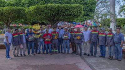 Entrega Gobierno Municipal uniformes para fortalecer área de Servicios Públicos en Chontla