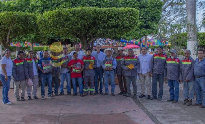 Entrega Gobierno Municipal uniformes para fortalecer área de Servicios Públicos en Chontla