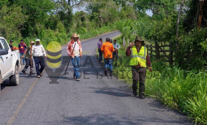 Ampliar la imagen al hacer clic Gobierno Municipal de Chontla refuerza mantenimiento vial en beneficio de la población