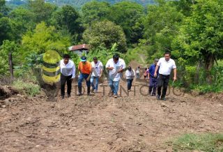 Gobierno de Citlaltépetl rehabilita acceso provisional en Las Sabinas