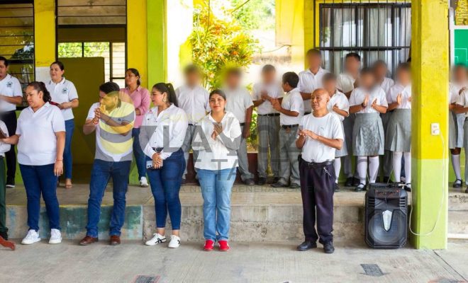 Ayuntamiento de Chontla respalda a instituciones educativas en beneficio de los estudiantes