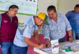 Ayuntamiento de Chontla respalda al campo con entrega de fertilizantes en tres comunidades