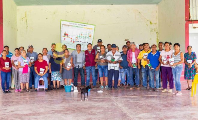 Ayuntamiento de Chontla respalda al campo con entrega de fertilizantes en tres comunidades