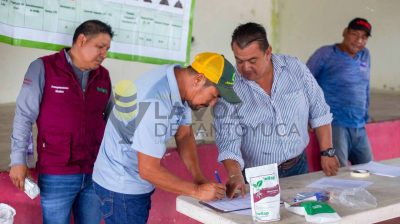 Ayuntamiento de Chontla respalda al campo con entrega de fertilizantes en tres comunidades