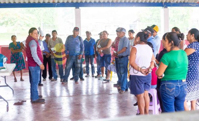 Ayuntamiento de Chontla respalda al campo con entrega de fertilizantes en tres comunidades