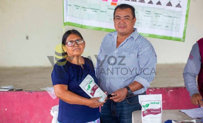 Ayuntamiento de Chontla respalda al campo con entrega de fertilizantes en tres comunidades