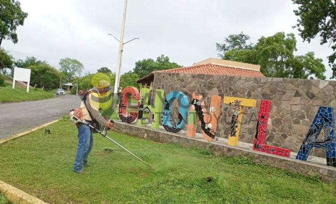 Gobierno de Chontla fortalece el cuidado de calles y áreas públicas mediante jornadas de mantenimiento