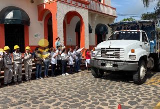 Gobierno de Chontla arranca estrategia de descacharrización en beneficio de la salud pública.