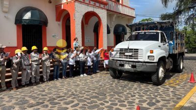 Gobierno de Chontla arranca estrategia de descacharrización en beneficio de la salud pública.