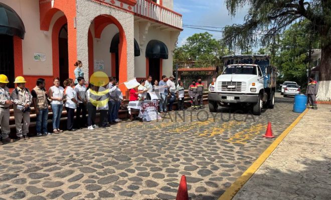 Gobierno de Chontla arranca estrategia de descacharrización en beneficio de la salud pública.