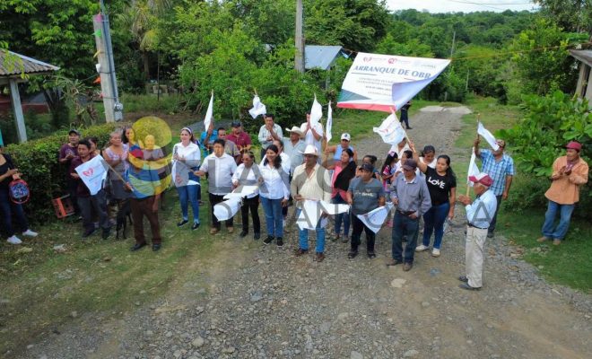 Ayuntamiento de Chontla inicia tres obras de infraestructura vial en comunidades del municipio