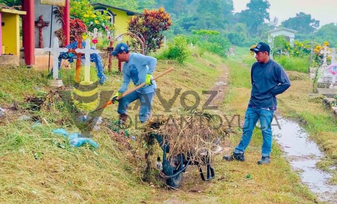 Ampliar imagen al hacer click Ayuntamiento de Citlaltépetl realiza labores de limpieza y rehabilitación en el Panteón Municipal