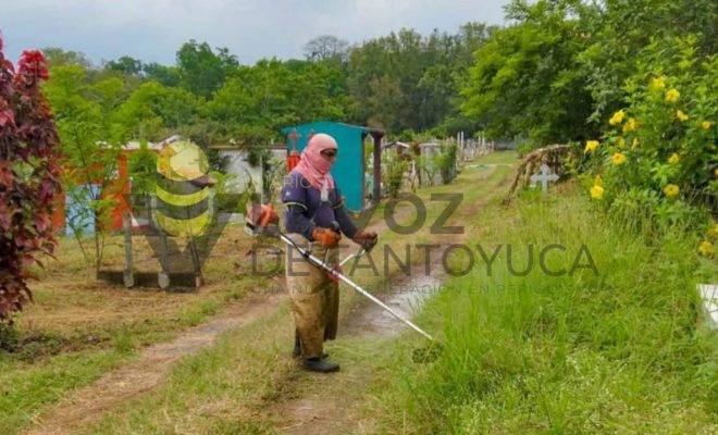 Ampliar imagen al hacer click Ayuntamiento de Citlaltépetl realiza labores de limpieza y rehabilitación en el Panteón Municipal