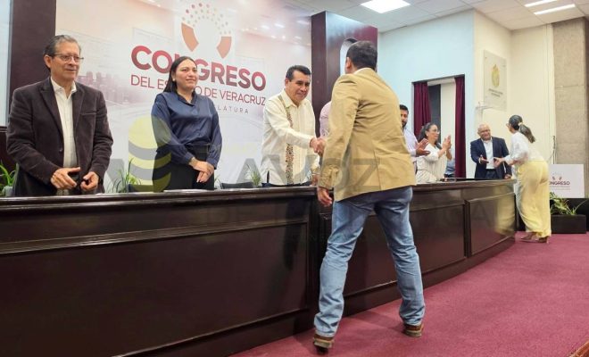 Ampliar imagen al hacer click Gobierno de Chontla recibe reconocimiento estatal por la elaboración del Plan Municipal de Desarrollo