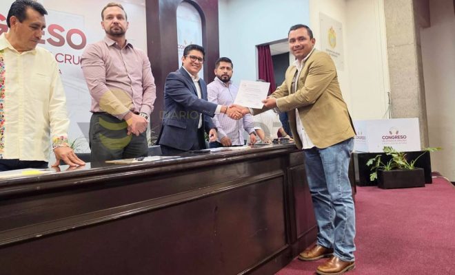 Ampliar imagen al hacer click Gobierno de Chontla recibe reconocimiento estatal por la elaboración del Plan Municipal de Desarrollo