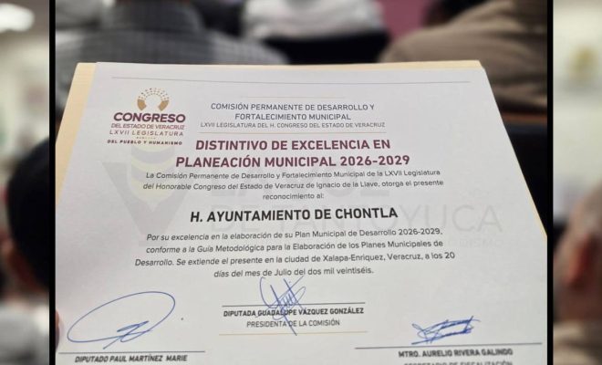 Ampliar imagen al hacer click Gobierno de Chontla recibe reconocimiento estatal por la elaboración del Plan Municipal de Desarrollo