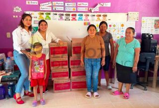 Ayuntamiento de Chontla y DIF Municipal fortalecen la alimentación escolar con entrega de insumos.