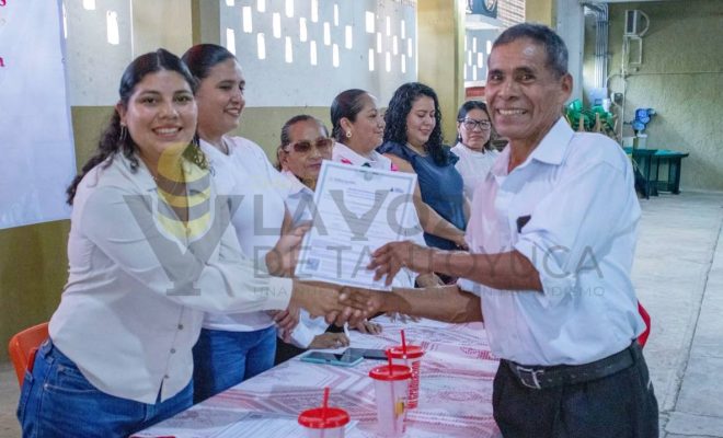 Ayuntamiento de Chontla reconoce el esfuerzo de egresados del IVEA