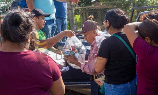 Gobierno de Chontla apoya a familias de la comunidad de San Juan