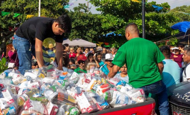 Gobierno de Chontla apoya a familias de la comunidad de San Juan