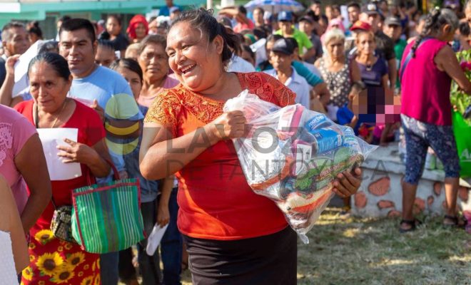 Gobierno de Chontla apoya a familias de la comunidad de San Juan