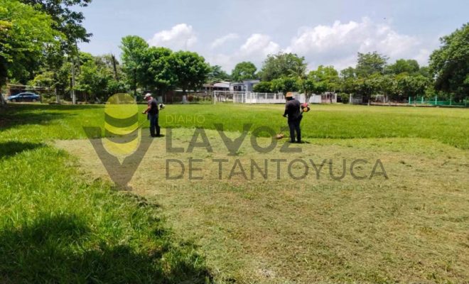 Ampliar imagen al hacer click Gobierno de Chontla refuerza el cuidado de áreas verdes y espacios deportivos