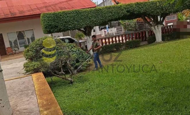 Ampliar imagen al hacer click Gobierno de Chontla refuerza el cuidado de áreas verdes y espacios deportivos