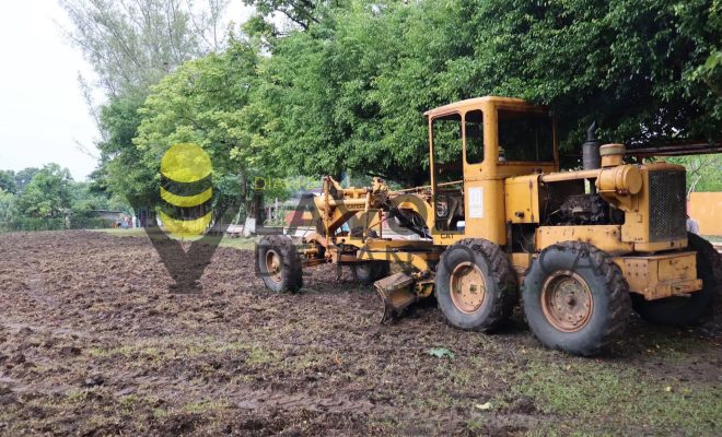 Ampliar imagen al hacer click Gobierno de Chontla mejora las condiciones del campo deportivo de Las Cruces