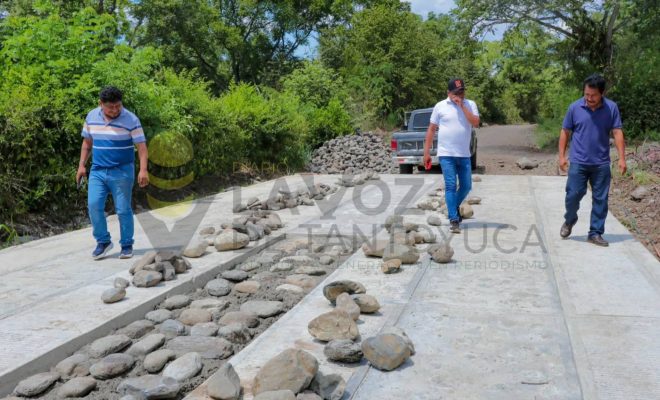 Ampliar imagen al hacer click Gobierno de Citlaltépetl fortalece la movilidad con pavimentación del camino rural en La Ceiba