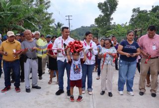 Ayuntamiento de Chontla inaugura pavimentación de la Calle 3 de Mayo en Cruz Manantial