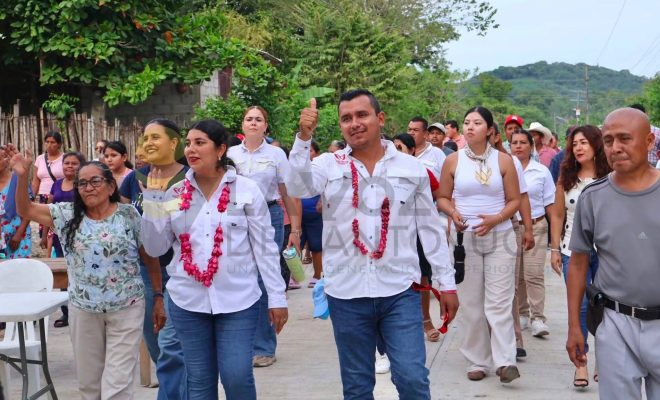 Ampliar imagen al hacer click Ayuntamiento de Chontla inaugura pavimentación de la Calle 3 de Mayo en Cruz Manantial