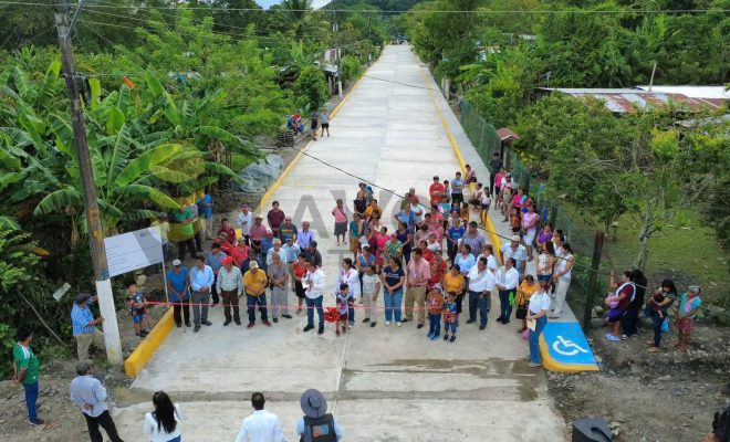 Ampliar imagen al hacer click Ayuntamiento de Chontla inaugura pavimentación de la Calle 3 de Mayo en Cruz Manantial